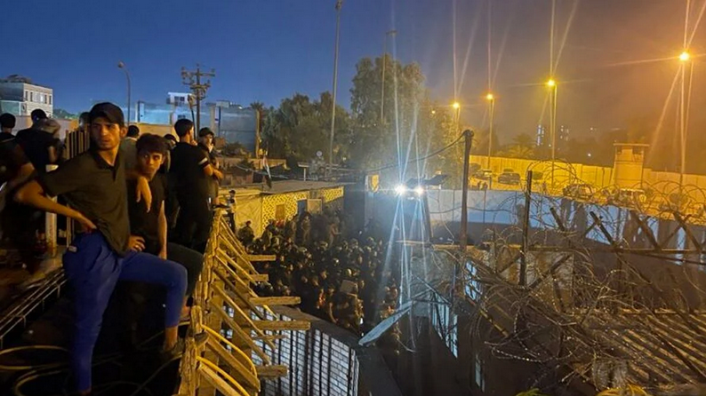 Το Ιράκ καταδίκασε την πυρπόληση της σουηδικής πρεσβείας στη Βαγδάτη