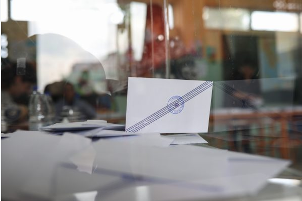 Η πρώτη δημοσκόπηση ένα μήνα μετά τις εκλογές: Στα ίδια η ΝΔ, «τσιμπάνε» ΠΑΣΟΚ, «Σπαρτιάτες» και Νίκη – Πέφτει ο ΣΥΡΙΖΑ