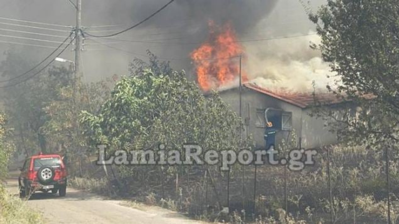 Φωτιά στην Λαμία: Καίγονται σπίτια στον Αφανό – Μήνυμα από το 112 – ΒΙΝΤΕΟ