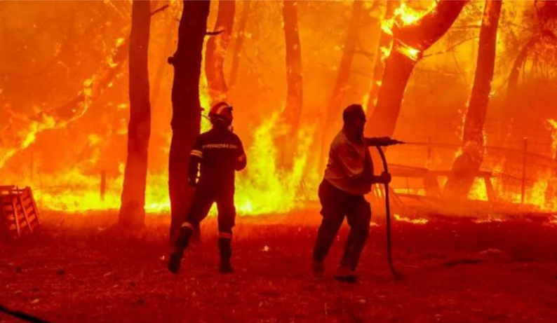 Ολονύχτια μάχη με τις φλόγες σε Βόλο, Λαμία, Ρόδο και Κάρυστο – Δύο νεκροί από την πύρινη κόλαση