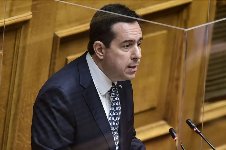 Το παρασκήνιο της παραίτησης του Νότη Μηταράκη