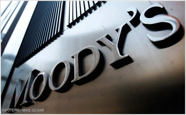 Moody’s: Υποβάθμισε το αξιόχρεο 10 αμερικανικών τραπεζών – Αρνητική προοπτική για 11 άλλες