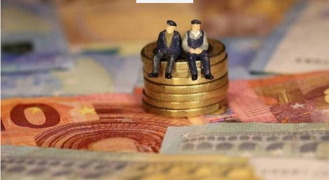 ΕΦΚΑ: Τσουνάμι αιτήσεων συνταξιοδότησης, αλλά και απονομής συντάξεων