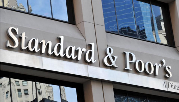 ΗΠΑ: Η Standard & Poor’s υποβάθμισε το αξιόχρεο πέντε τραπεζών