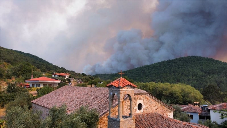 Φωτιά στη Ροδόπη: Συνεχίζεται αμείωτα η μάχη με τις αναζωπυρώσεις
