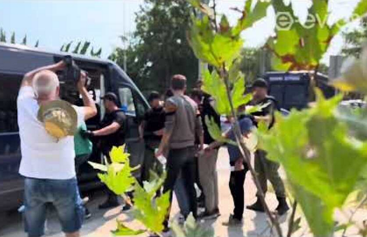 Έβρος: Αθώοι για απόπειρα εμπρησμού οι 13 μετανάστες που «συνέλαβε» ο… σερίφης με το τρέιλερ