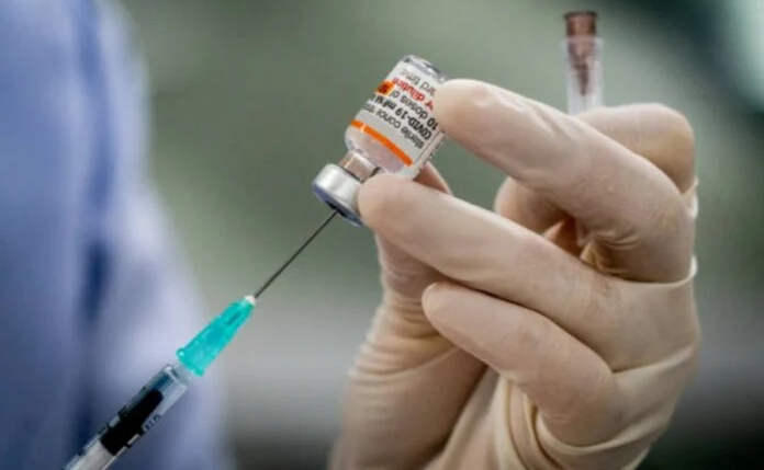 Εγκρίθηκε από την Κομισιόν το νέο εμβόλιο της Pfizer για τον κορονοϊό