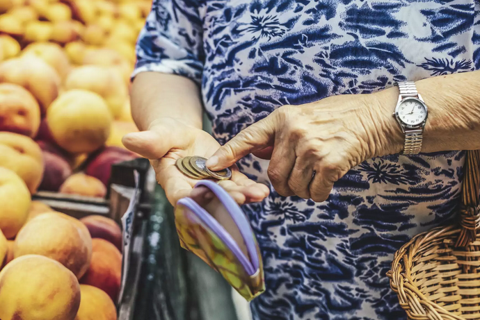 Στο 2,7% ο πληθωρισμός τον Αύγουστο – Καλπάζει η ακρίβεια στα τρόφιμα