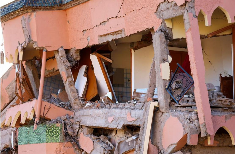 Μαρόκο: Σκάβουν με τα χέρια στα συντρίμμια για επιζώντες από τον σεισμό