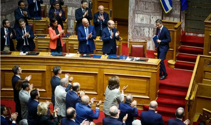 Εφιάλτης για τους γαλάζιους βουλευτές η τεκνοθεσία στα ομόφυλα ζευγάρια