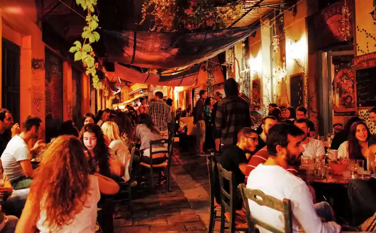 «Yπνωτικό» στους Ελληνες και η ζωή στη… φτήνια