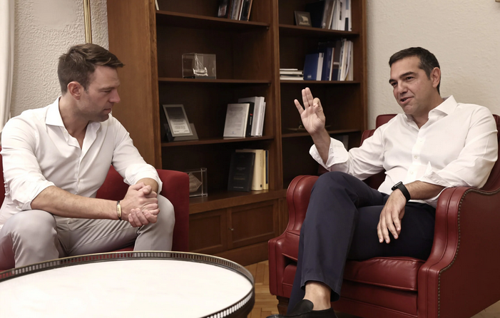 Τσίπρας για Κασσελάκη: «Δεν θα σας αφήσουμε να πλήξετε» – Η ατάκα για το «βαλιτσάκι» με τους κωδικούς των πυρηνικών
