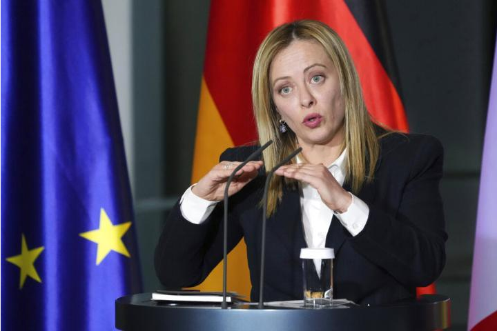 Οργή της Μελονι κατα Σολτς για τη γερμανική βοήθεια σε ΜΚΟ που ασχολούνται με μετανάστες και πρόσφυγες