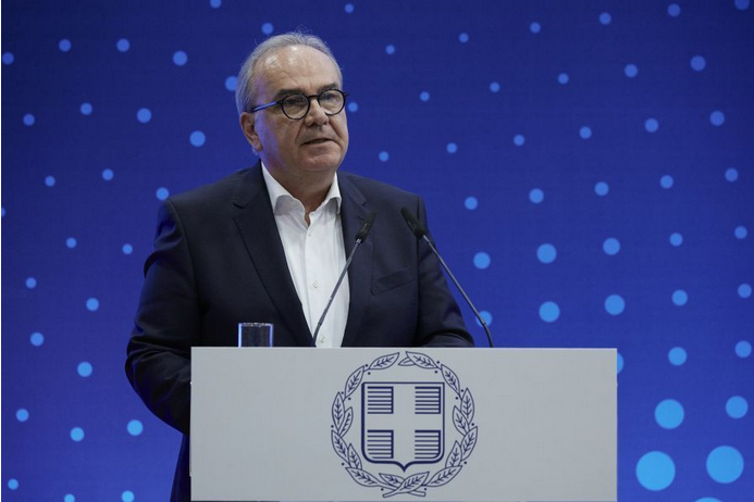 Παπαθανάσης: 55 δισ. ευρώ θα «πέσουν» στην οικονομία τα επόμενα 4-6 χρόνια