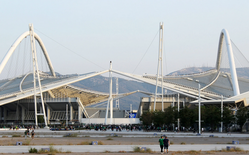 Αδειάζει το ΟΑΚΑ: Φορτηγά μεταφέρουν αθλητικό εξοπλισμό – «Έπρεπε να γίνονται τακτικοί έλεγχοι»