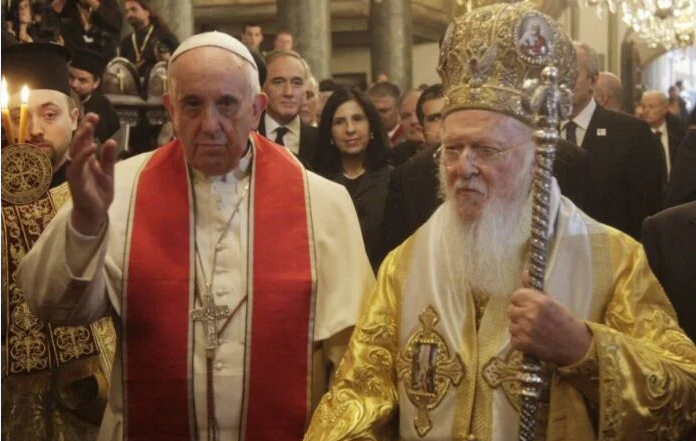 Ο Πατριάρχης Βαρθολομαίος και ο πάπας Φραγκίσκος στην Οικουμενική Ολονυκτία στο Βατικανό
