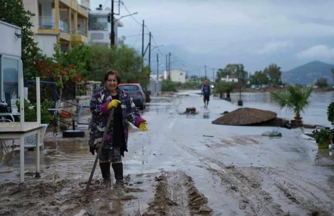 Τόνοι φερτών υλικών κάλυψαν την Αγριά Βόλου! Αμάξια κολυμπάνε στην χαβούζα!