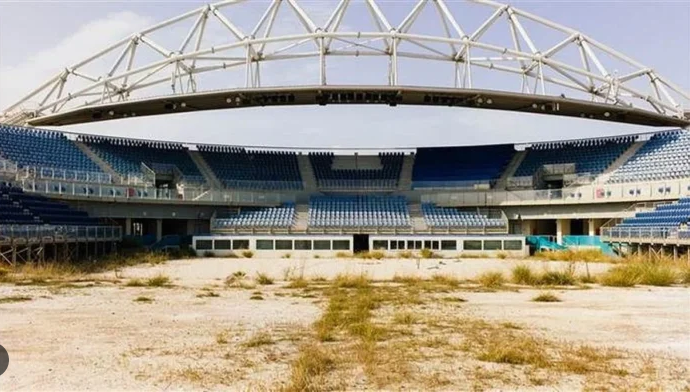 Ένα ακόμη γήπεδο «επένδυση» από… εποχής 2004 ρημάζει, θυμίζοντας