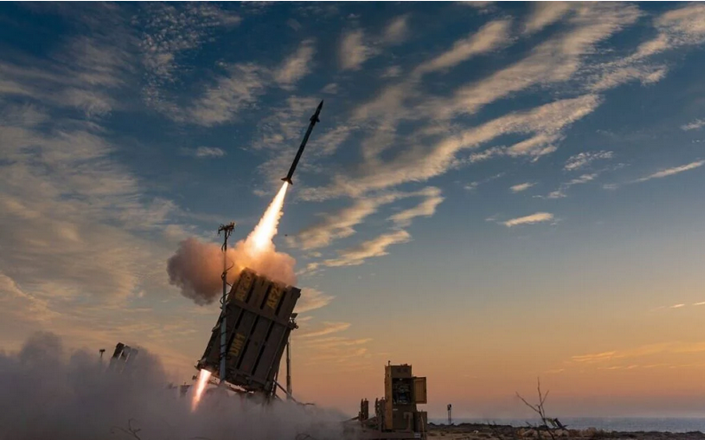 Iron Dome: Πώς η Χαμάς βρήκε την «αχίλλειο πτέρνα» του ισραηλινού συστήματος αεράμυνας – Βήμα βήμα πώς έγινε η επίθεση