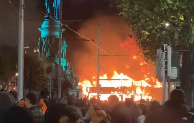 Επεισόδια μετά την επίθεση με μαχαίρι