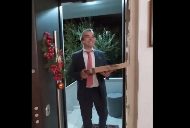 «Θραύση» έκανε το βίντεο με τον δικηγόρο – ντελιβερά