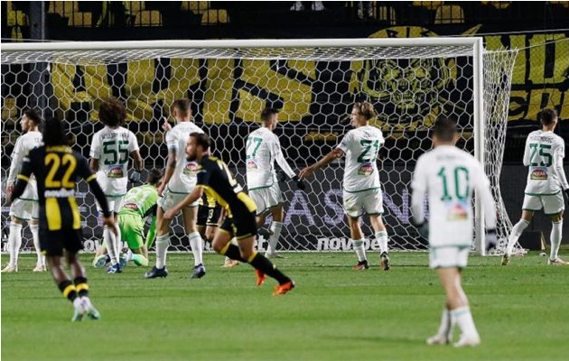 Super League: Νίκες για Ολυμπιακό, ΑΕΚ, ΠΑΟΚ και ήττα για Παναθηναϊκό – Συνωστισμός στην κορυφή