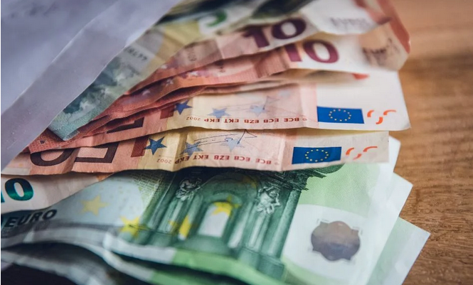 Επιδόματα από ΔΥΠΑ και e-ΕΦΚΑ, Δώρο Χριστουγέννων και εφάπαξ: Έρχονται νέες πληρωμές