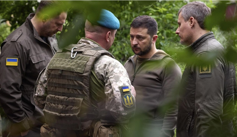 Πραγματική σφαγή στις σχέσεις Zelensky (Προέδρου Ουκρανίας) με Zaluzhny (Αρχηγός Στρατού) – Διέκοψαν την επικοινωνία