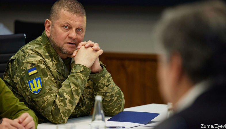 O αρχηγός του Γενικού Επιτελείου της Ουκρανίας Β.Ζαλούζνι ζήτησε 400 δισ. $ για να διαδεχθεί τον Β.Ζελένσκι και να «νικήσει τους Ρώσους»!