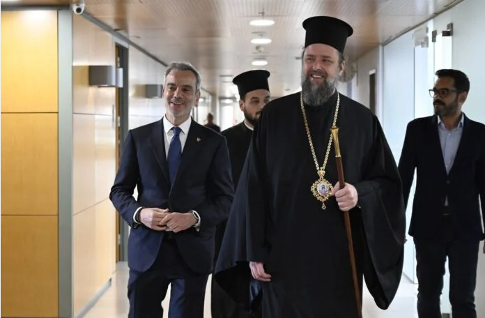 Ο Μητροπολίτης Θεσσαλονίκης στο δημαρχείο της πόλης