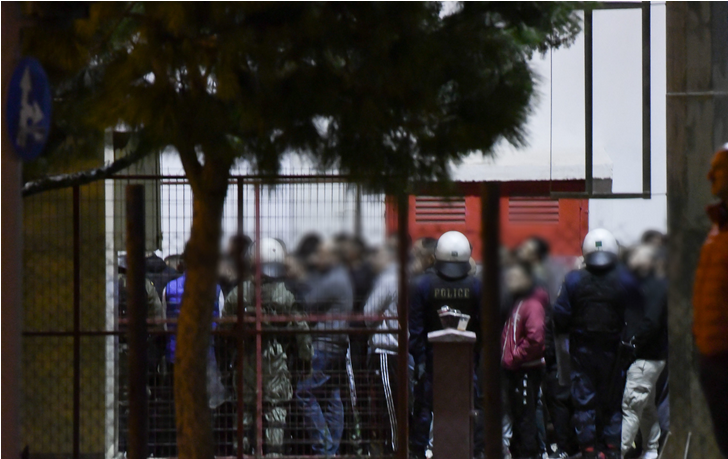 Ρέντης: Σε κρίσιμη κατάσταση ο αστυνομικός, έχει διάχυτη αιμορραγία στο τραύμα – Το νέο ιατρικό ανακοινωθέν