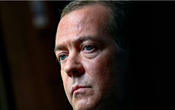 Medvedev: Ψεύτης ο Scholz που τώρα φεύγει – Την έφερε πισώπλατα στους Γερμανούς με το ρωσικό αέριο