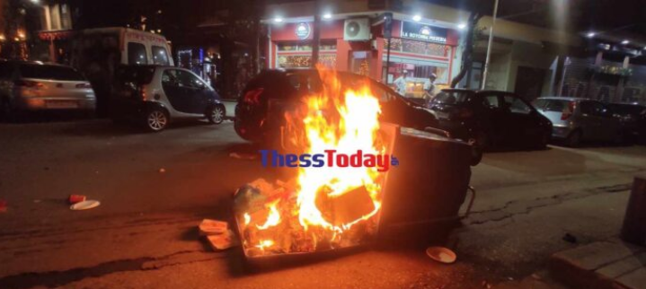 Θεσσαλονίκη: Επεισόδια μεταξύ αντιεξουσιαστών και ΜΑΤ έξω από το ΑΠΘ – ΦΩΤΟ και ΒΙΝΤΕΟ