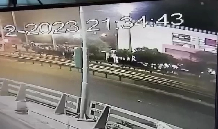 Βίντεο ντοκουμέντο δευτερόλεπτα μετά τον τραυματισμό του αστυνομικού από τη ναυτική φωτοβολίδα στον Ρέντη