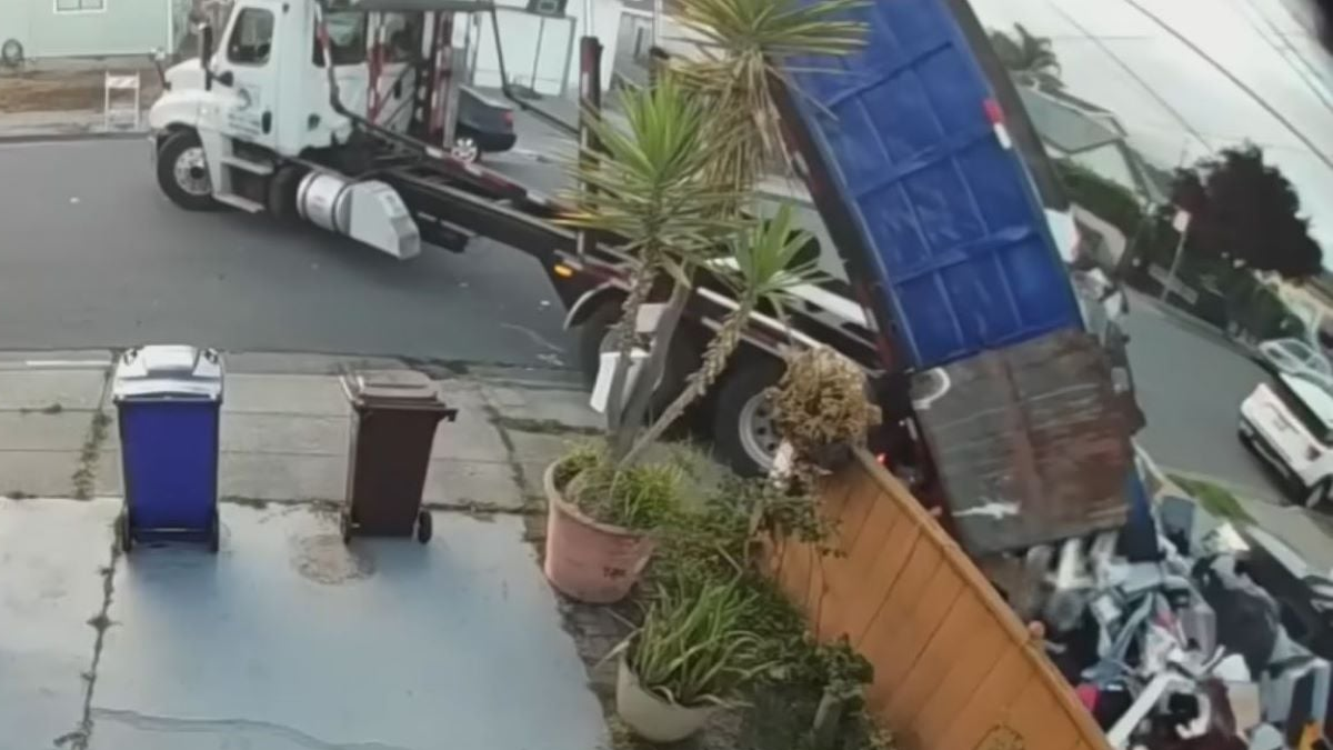 Βίντεο: Σκουπίδια σε αυλή πελάτη